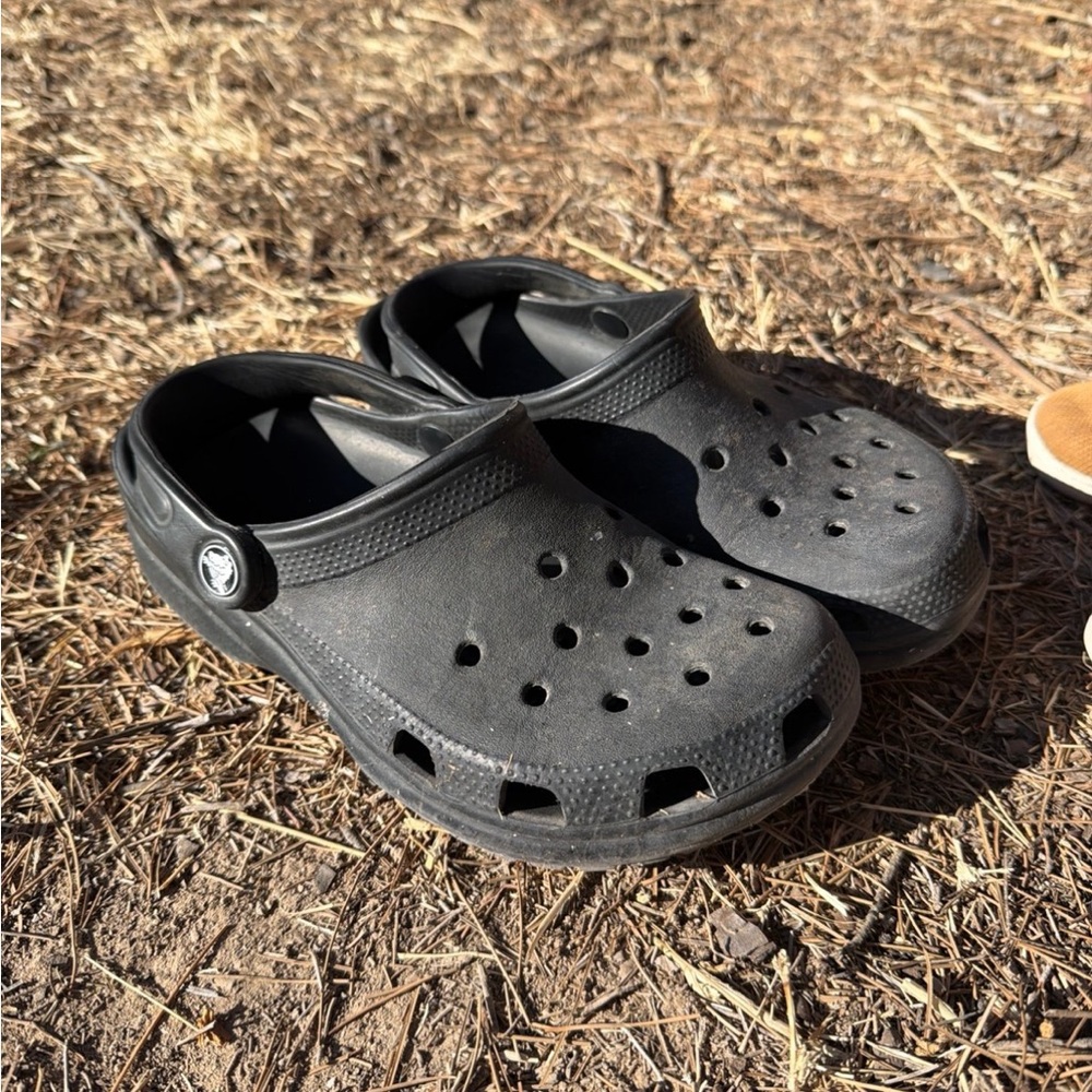 Black Crocs